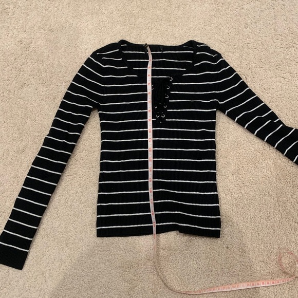 Cute top - Picture 2 of 5